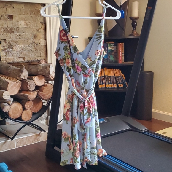 Dress - Picture 1 of 7